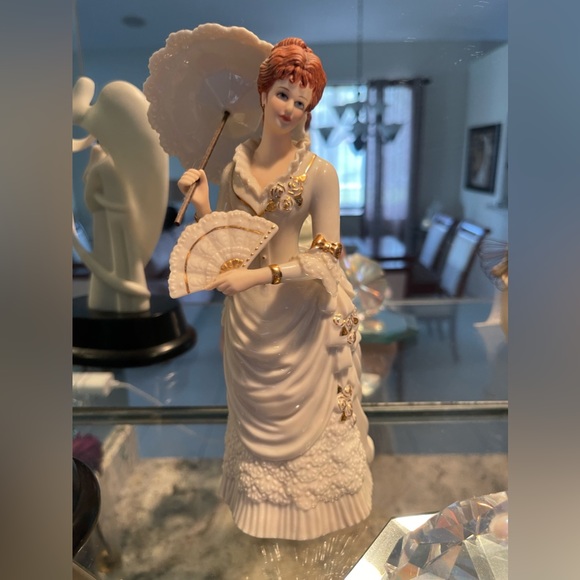 Picnic In The Park Figurine - Picture 2 of 3